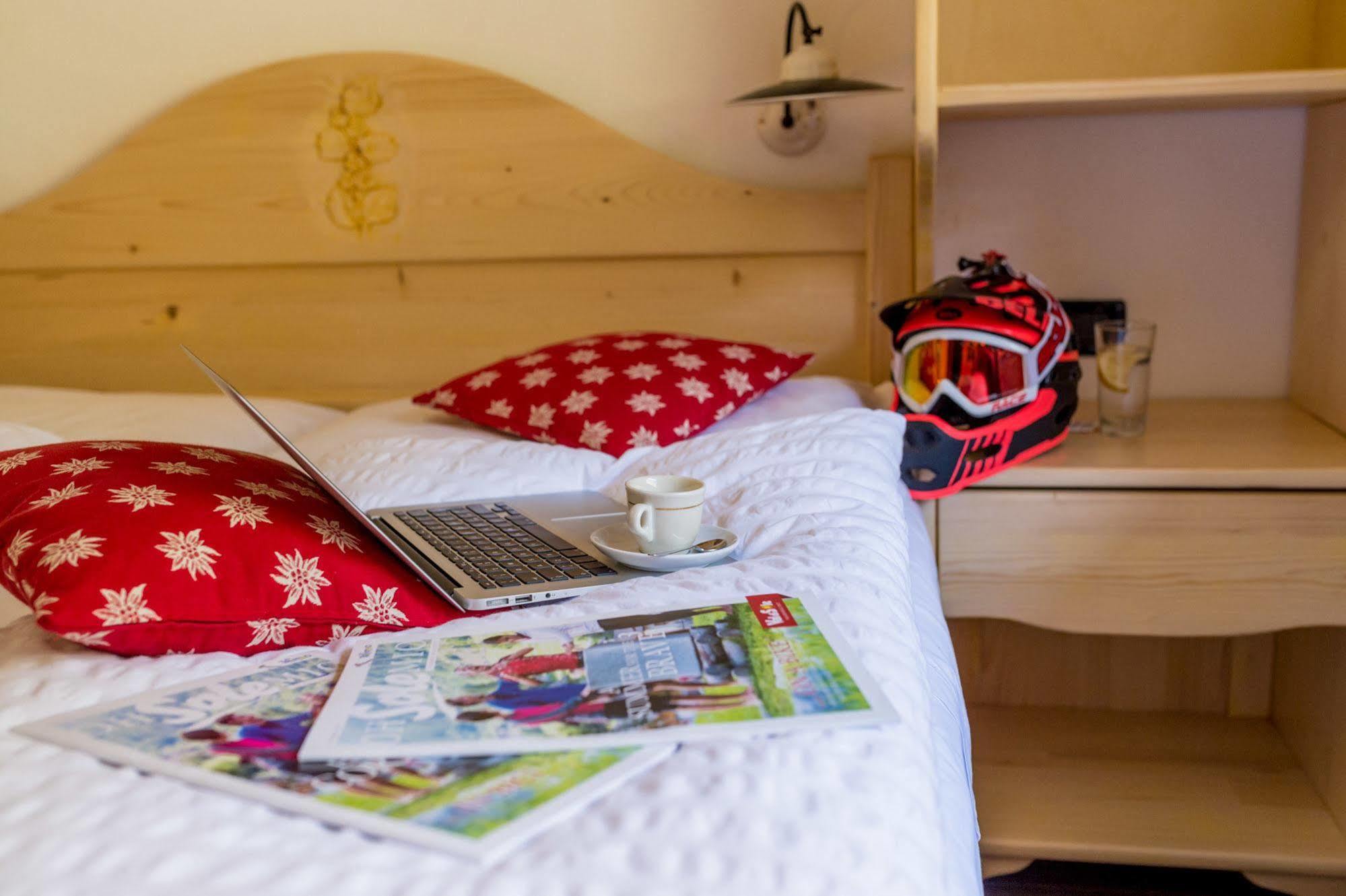 Hotel Pezzotti Пеллиццано Экстерьер фото